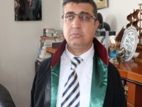 Görme engelli öğretmen, hukuk fakültesinden mezun olduktan 21 yıl sonra avukat oldu