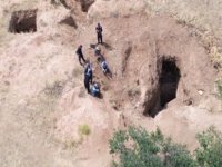 FELAHİYE'DE KAÇAK KAZI YAPANLAR FOTOKAPAN'A YAKALANDI