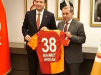 Fanatik Galatasay'lı olan Mahmut Arıkan'dan Özbek'e ziyaret