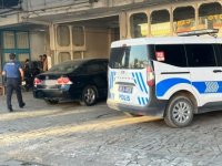 Oto tamirci kalfası, oynadığı tabancanın ateş almasıyla çırağını yaraladı