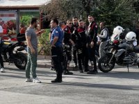 Devrilen motosikletteki 2 Yunus polisi yaralandı