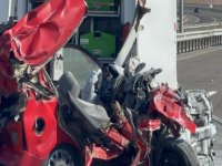 Otomobil, TIR'a arkadan çarptı: 2 ölü, 3 yaralı