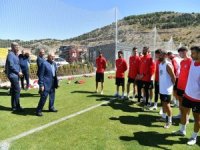 Başkan Büyükkılıç, Erciyes’te kamp yapan sporcuları ziyaret etti