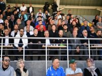 Başkan Ahmet Dirgenali, Baki Ersoy ile Erciyes 38 FK, Silifke maçı öncesi stadyuma giriş yaptı