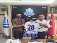 İşadamı Abdulaziz Duygun,Gaziosmanpaşa takımını sevindirdi