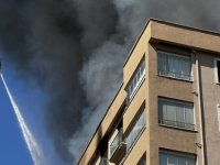 8 katlı binanın çatısında yangın