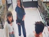 5 kız öğrencisi, okulda tartıştıkları Z.D.K.'nin evinin kapısına bıçakla dayandı