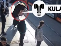 Tramvayın altında kalmaktan güvenlik görevlisi kurtardı; o anlar kamerada