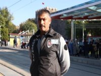 Kayseri'de, yolcuyu kurtaran güvenlik görevlisi Ayhan Akış olay anını anlattı