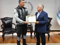 Başkan Büyükkılıç: “Alnında Öpüyorum, Tebrik Ediyorum”