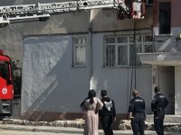 Talas'ta 2 katlı binada yangın