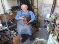 Yeşilhisar'da 85 yıllık makine ile yarım asırdır ayakkabı tamir ediyor