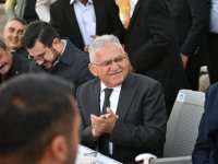 “Yolu Görünce Büyükşehir Belediye Başkanına Sarılmak Geçti İçimden”