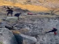 Kayseri itfaiyesi, uçurumda mahsur kalan keçiyi kurtardı