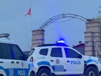 BAĞ EVİNE GELDİ 4 AKRABASINI BIÇAKLADI