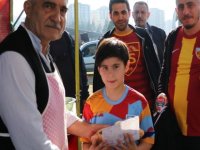 Kayserispor'da oynadı stadyum etrafında köfte ekmek satıyor