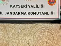 Yahyalı ilçesinde bin 500 yıllık kapı sövesi ele geçirildi