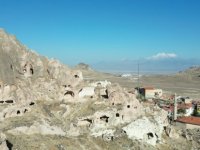 Yeşilhisar'da 300’lü yıllara ait çok sayıda kayadan oyma mağaralar turizme kazandırılmayı bekliyor