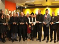 Sergideki eserlerinin gelirini, kanser hastalarına bağışladı