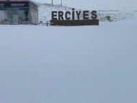 Kayseri’de kent merkezinde sağanak, Erciyes’te kar etkili oldu