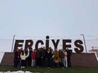 Erciyes’in zirvesinde öğrencilere yönelik uluslararası dağlar günü etkinliği