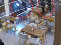 Otomobilin kafeye daldığı kaza kamerada