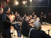 Adliye çalışanlarının kurduğu ritim topluluğu konser verdi; Başsavcı türkü söyledi