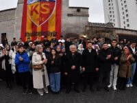 Kayseri’den yola çıkan 12 otobüsle 550 vatandaşı dualarla uğurladı