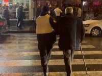 Kayseri'de 'yılbaşı' denetiminde polis memurundan duyarlılık; o anlar kamerada