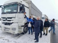 Pınarbaşı ilçesinde yolda kalanlara ikram