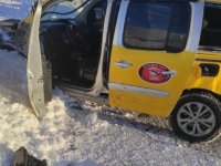 Erciyes yolunda minibüs ile ticari taksi çarpıştı: 1’i ağır 16 yaralı