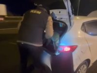Kayseri'de otomobil koltuk başlığına gizlenmiş uyuşturucu ele geçirildi