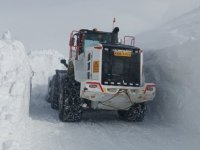 5 İlçede 560 kilometrelik yol ağında 72 mahalle yolunu yeniden ulaşıma açtı