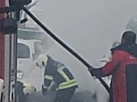 Seyir halinde alev alan otomobil, kullanılamaz hale geldi