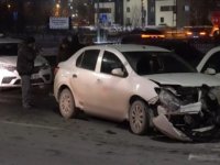 İki otomobilin çarpıştığı kaza hasara yol açtı 