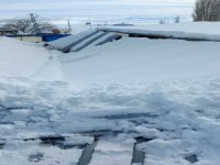 Develi’de kar nedeniyle besi işletmesinin çatısı çöktü