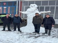 Kayseri'de karın keyfini kardan adam yaparak çıkardılar