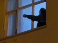 Kayseri'de, gece saatlerinde 2 katlı ev henüz bilinmeyen bir nedenle kurşunlandı