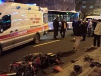 Motosiklet yayaya çarptı: 2 yaralı