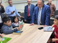 Talas Belediyesi’nin hayata geçirdiği “100 Apartmana 100 Kütüphane” projesi öğrencilerin ilgisini çekiyor