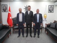 Ebiç ve Mahzemin Muhtarı Ak Parti Kayseri İl Başkanı Hüseyin Okandan'ı ziyaret etti