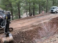 Büyükşehir, Yahyalı’da sel ve heyelan nedeniyle kapanan yolları ulaşıma açtı