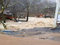 Kapuzbaşı Mahallesi’ndeki turistik işletmeler sel sularının altında kaldı
