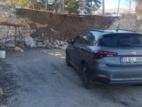 Yahyalı’da istinat duvarı çöktü