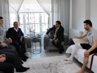 Vali Gökmen Çiçek ve Hulusi Akar’dan yaralı komisere geçmiş olsun ziyareti