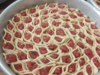 Kayseri’de asırlık lezzet tepsi mantısı iftar sofralarını süslüyor