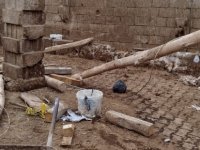 Develi’de şiddetli rüzgar besi işletmesinin çatısını uçurdu