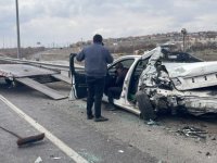 Kayseri’de TIR yol kenarında duran otomobile çarptı: 1 ağır yaralı
