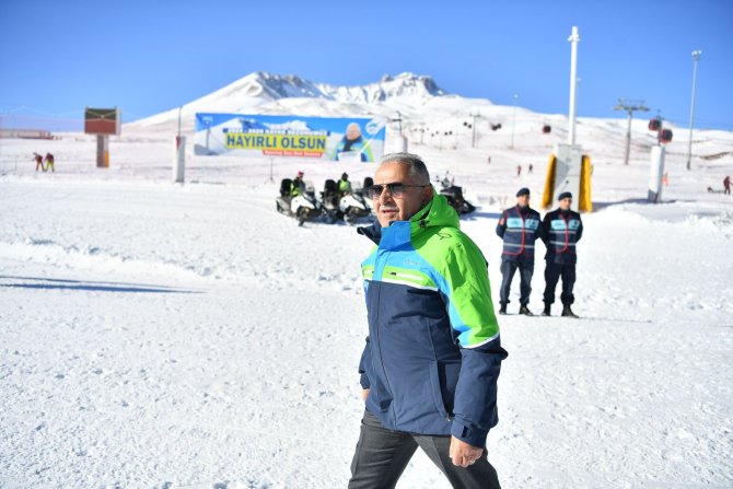 baskan-buyukkilic-zirveden-duyurdu-erciyeste-kayak-sezonunu-baslattik-35.jpeg