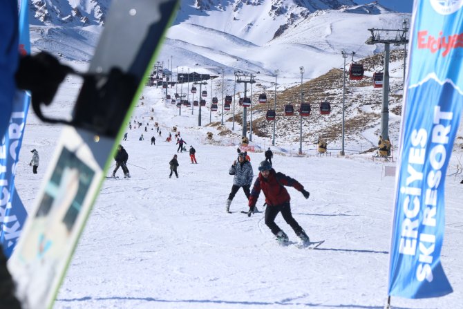 erciyes-kayak-merkezinde-yeni-sezon-re-1072345-318215.jpg